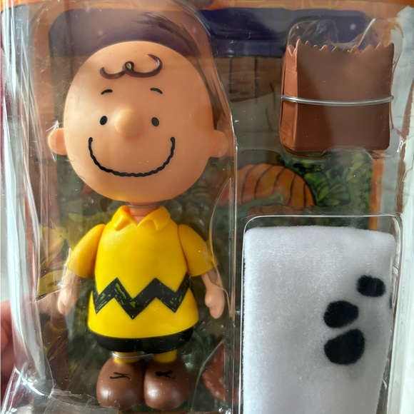 NWT! Memory Lane Peanuts "It's the Great Pumpkin" Charlie Brown Figurine - Picture 5 of 6